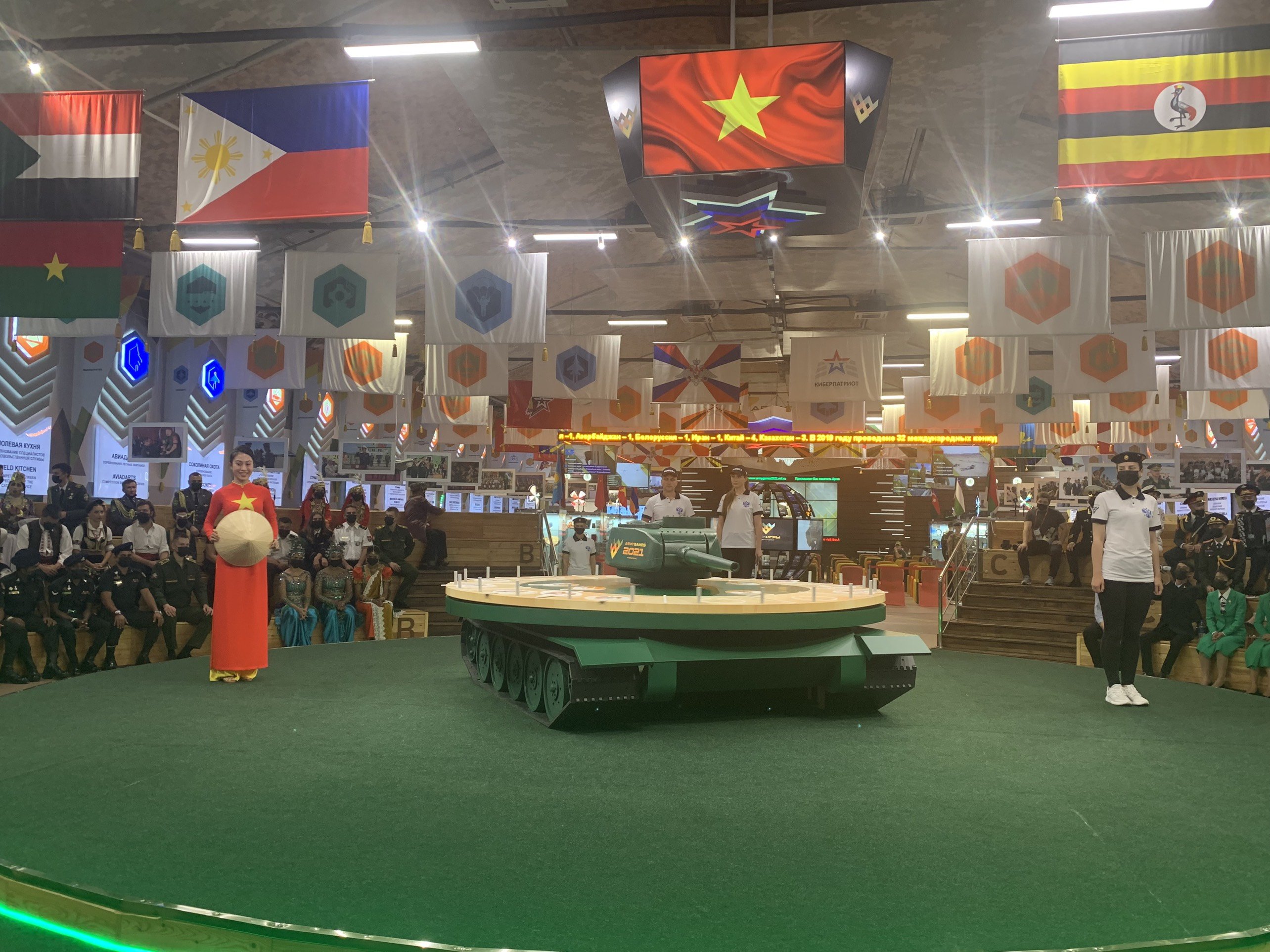 13 đội tham gia Cuộc thi 